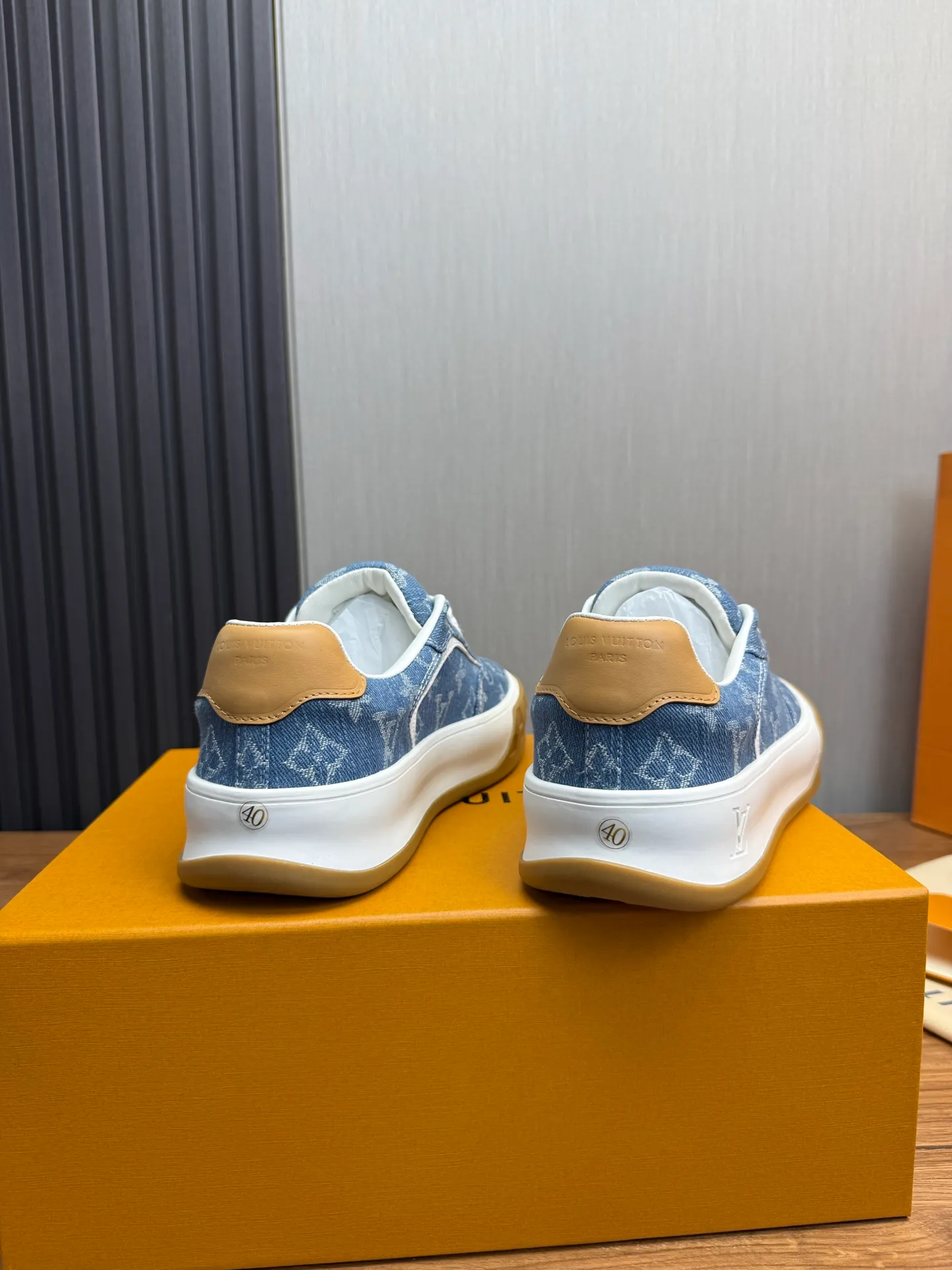 Men's shoes 620💰 Lv. Top purchasing agent🇮🇹 Louis Vuitton, sports sneakers counter synchronization, uppers imported from Italy, high-quality splicing and complex handicrafts, imported mesh pads are soft and comfortable, soles: original factory special soles, TPU exclusive movable molded soles super comfortable, original factory single goods, 🔍🔍high quality, you can enter and exit the counter at will, welcome to compare, code number 38-44 (customized 38.45)